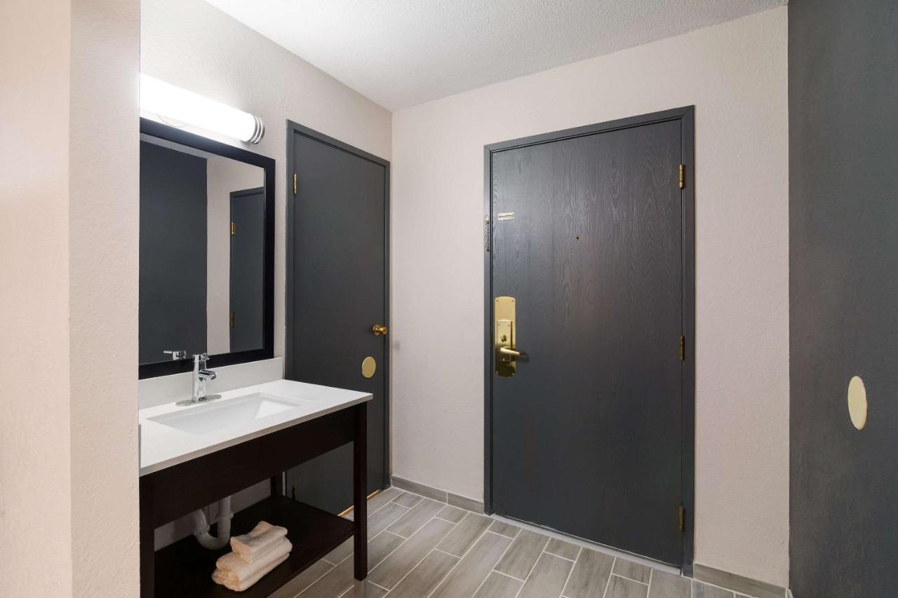 Econo Lodge Williston Kültér fotó