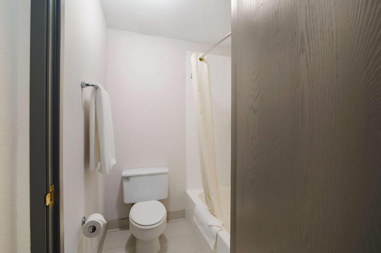 Econo Lodge Williston Kültér fotó
