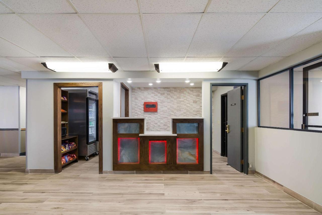 Econo Lodge Williston Kültér fotó